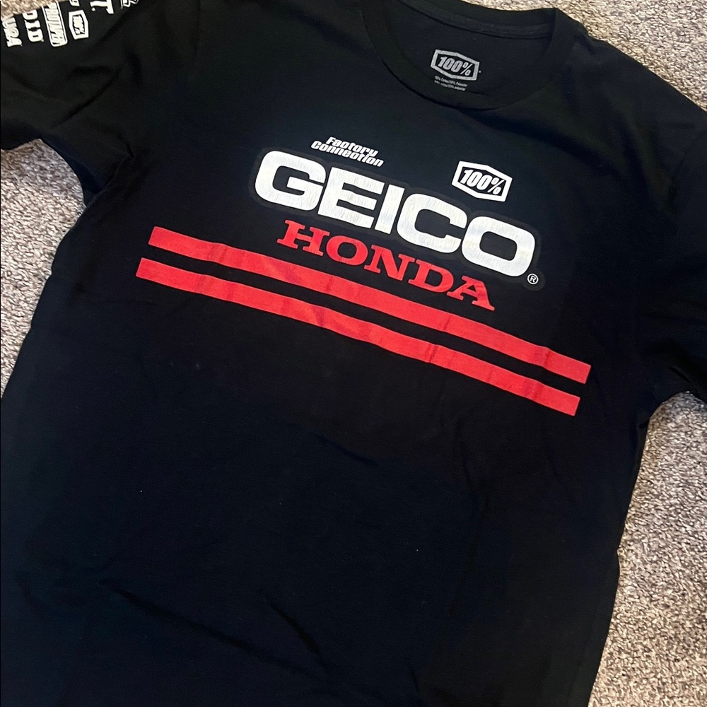 GEICO Honda Black Short-Sleeve Graphic Tee moto racing tee vintage